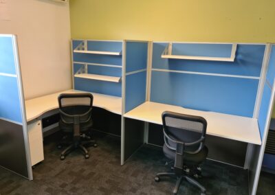 Rapidline desk and screening with shelving